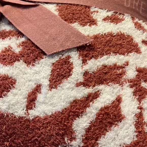 Barefoot Dreams Cozychic Bloom Blanket in Coral Red/Cream - Picture 8 of 8